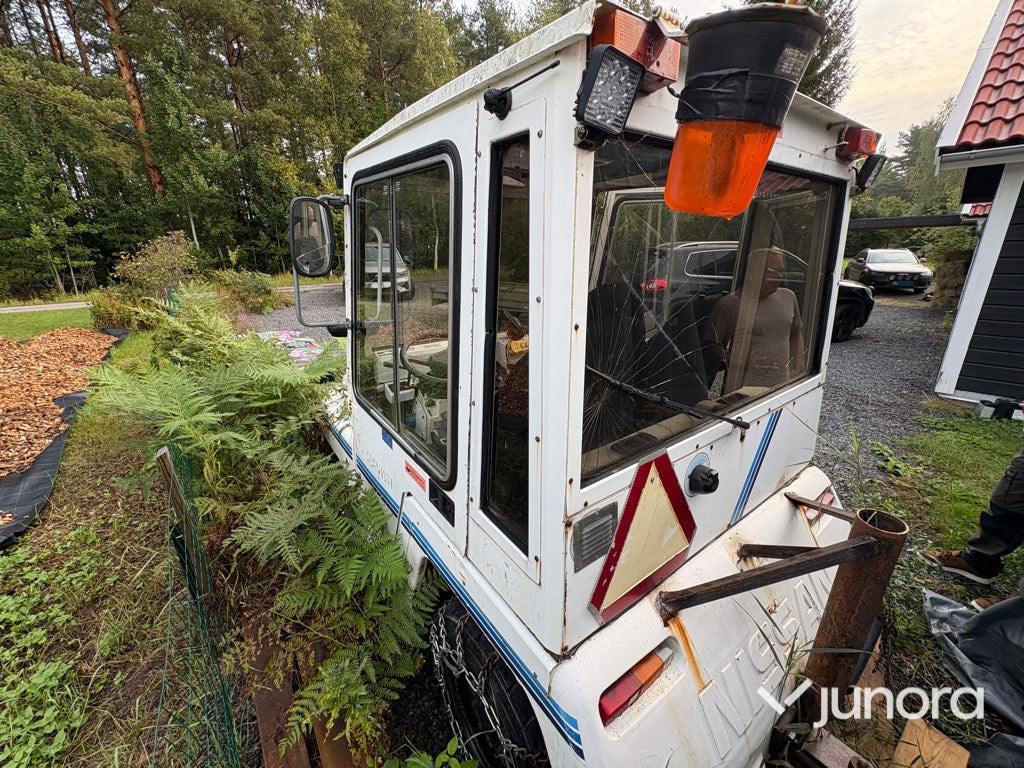 Plogbil - Bagagetruck - Trattore per traino bagagli: foto 2 Plogbil - Bagagetruck - Trattore per traino bagagli: foto 2