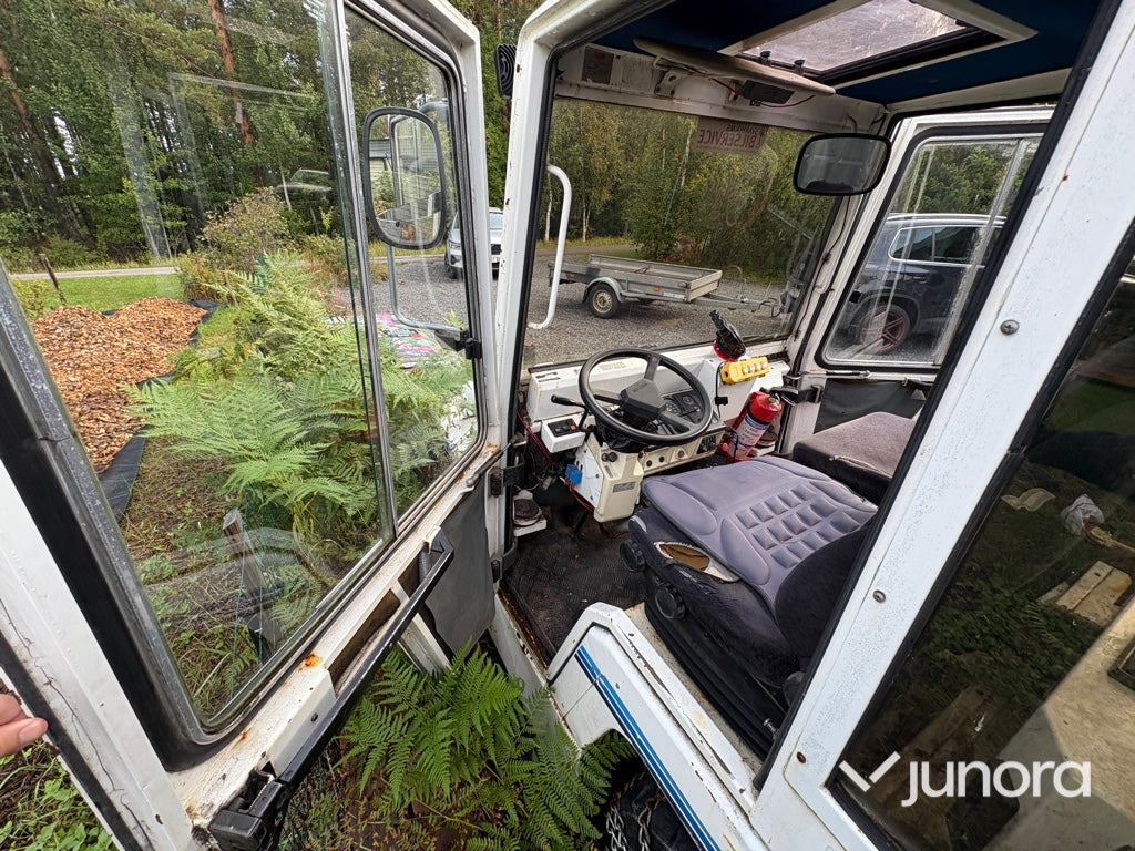 Plogbil - Bagagetruck - Trattore per traino bagagli: foto 5 Plogbil - Bagagetruck - Trattore per traino bagagli: foto 5