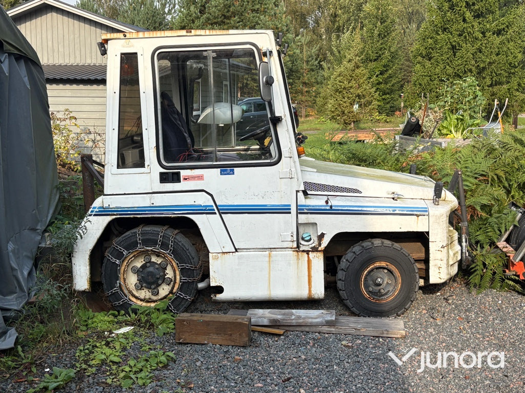 Plogbil - Bagagetruck - Trattore per traino bagagli: foto 1 Plogbil - Bagagetruck - Trattore per traino bagagli: foto 1