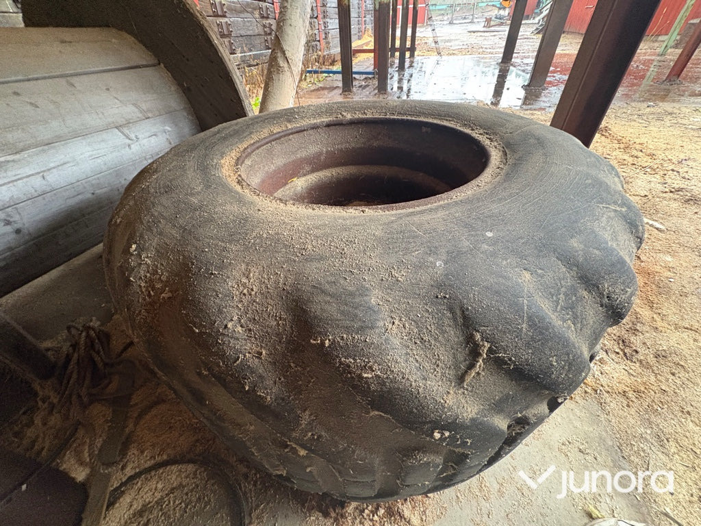 Reservhjul + fälg - John Deer 810 Skotare - Ruota completa per Macchina agricola: foto 4 Reservhjul + fälg - John Deer 810 Skotare - Ruota completa per Macchina agricola: foto 4