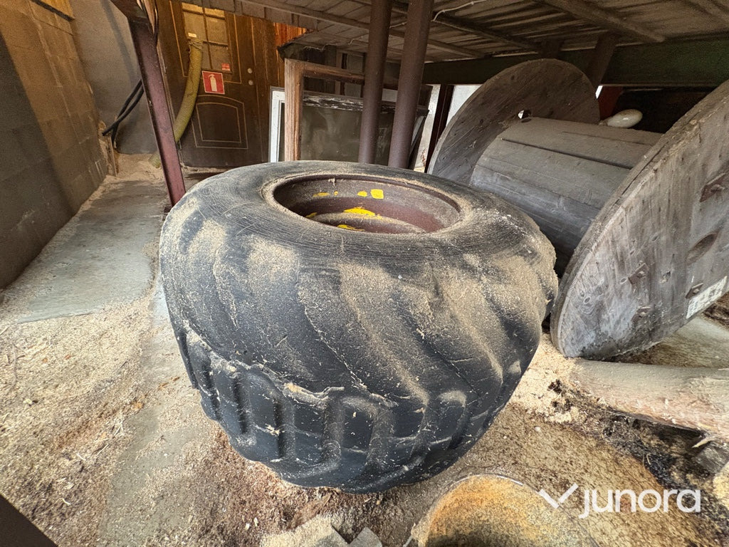 Reservhjul + fälg - John Deer 810 Skotare - Ruota completa per Macchina agricola: foto 2 Reservhjul + fälg - John Deer 810 Skotare - Ruota completa per Macchina agricola: foto 2