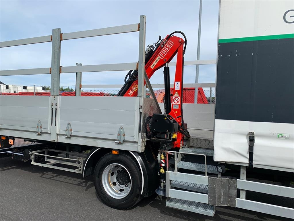 DAF LF210 4x2 FA - Camion con gru: foto 3 DAF LF210 4x2 FA - Camion con gru: foto 3