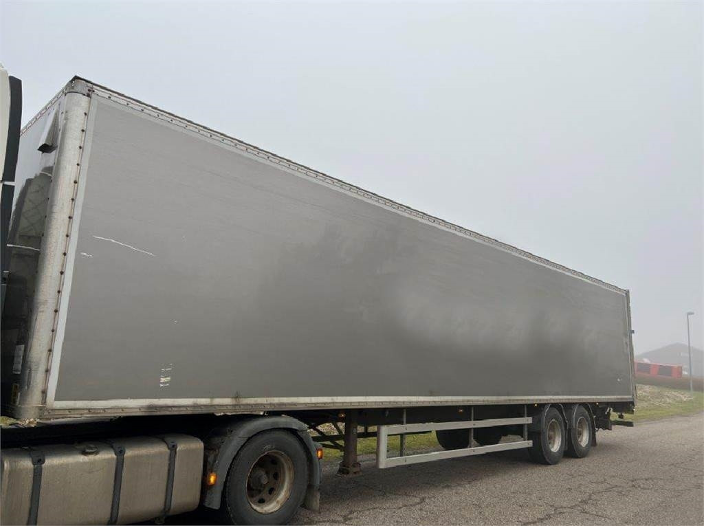 Fruehauf 13,6 mtr box - lodretstående lift - Semirimorchio furgonato: foto 3 Fruehauf 13,6 mtr box - lodretstående lift - Semirimorchio furgonato: foto 3