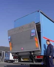 HMF 2000 kg med lodretstående liftplade - Sponda idraulica: foto 2 HMF 2000 kg med lodretstående liftplade - Sponda idraulica: foto 2