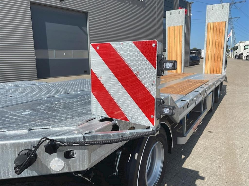 Hangler VTS-H 400 4 akslet - 2 delt ramper - Rimorchio pianale ribassato: foto 4 Hangler VTS-H 400 4 akslet - 2 delt ramper - Rimorchio pianale ribassato: foto 4