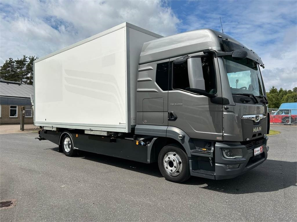 MAN TGL 8-220 4x2 BL incl. 2 stk veksellad - Autocarro portacontainer/ Caisse interchangeable: foto 1 MAN TGL 8-220 4x2 BL incl. 2 stk veksellad - Autocarro portacontainer/ Caisse interchangeable: foto 1