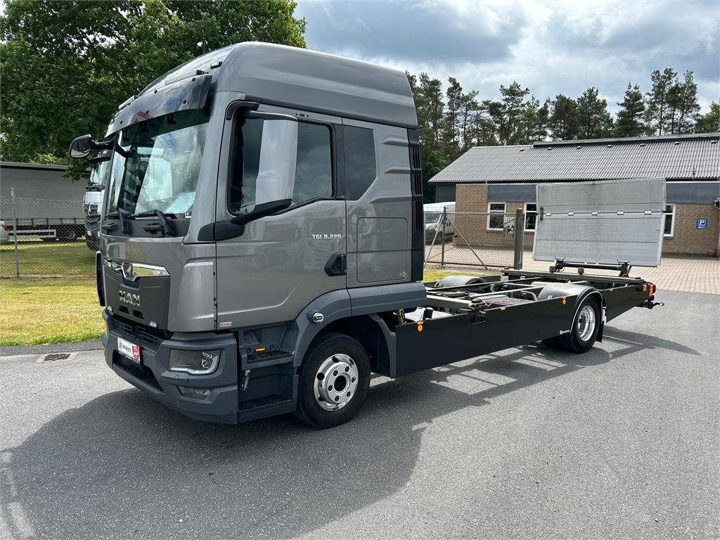 MAN TGL 8-220 4x2 BL incl. 2 stk veksellad - Autocarro furgonato: foto 2 MAN TGL 8-220 4x2 BL incl. 2 stk veksellad - Autocarro furgonato: foto 2