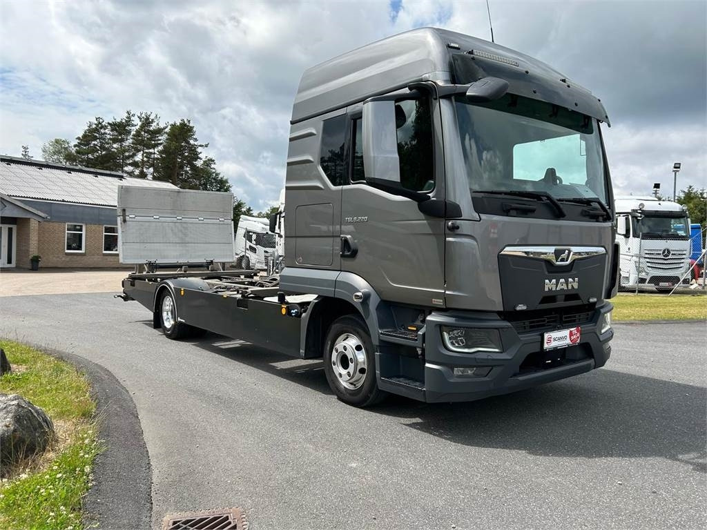 MAN TGL 8-220 4x2 BL incl. 2 stk veksellad - Autocarro portacontainer/ Caisse interchangeable: foto 2 MAN TGL 8-220 4x2 BL incl. 2 stk veksellad - Autocarro portacontainer/ Caisse interchangeable: foto 2