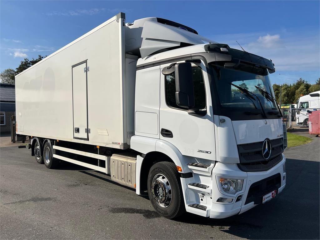 Mercedes-Benz Actros 2530 L 6x2*4 - Autocarro frigorifero: foto 2 Mercedes-Benz Actros 2530 L 6x2*4 - Autocarro frigorifero: foto 2