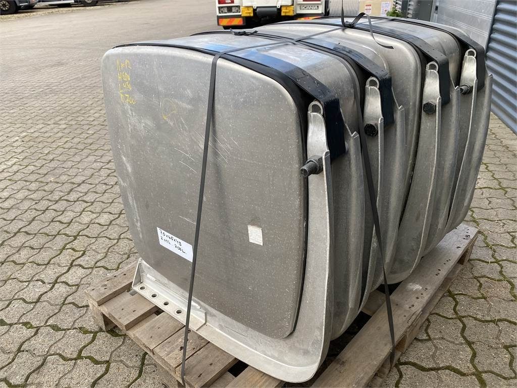 Volvo 200 ltr Volvo Dieseltank - Serbatoio carburante per Camion: foto 3 Volvo 200 ltr Volvo Dieseltank - Serbatoio carburante per Camion: foto 3