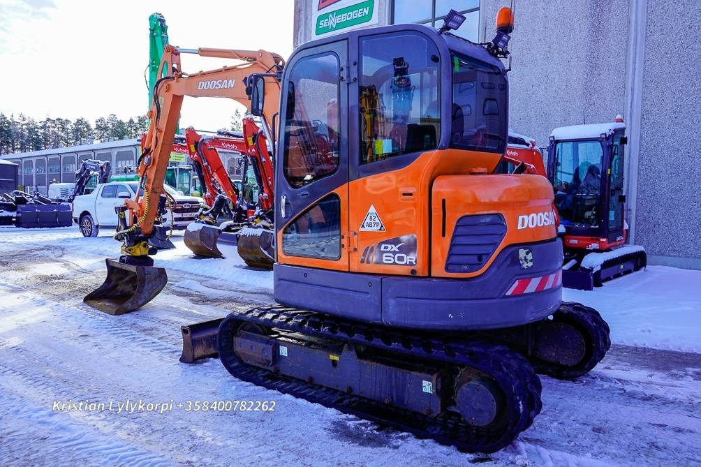 Doosan DX60LCR VARUSTEPAKETILLA - Miniescavatore: foto 2 Doosan DX60LCR VARUSTEPAKETILLA - Miniescavatore: foto 2