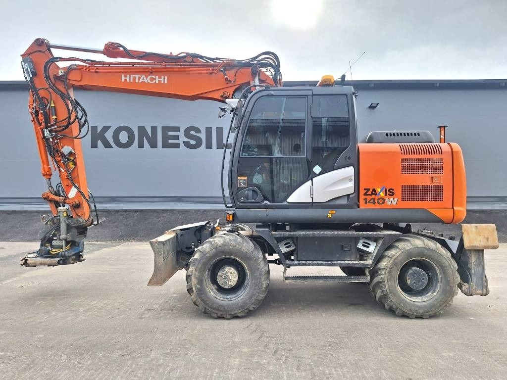 Hitachi ZX140W-5 HUIPPUVARUSTEET - Escavatore gommato: foto 1 Hitachi ZX140W-5 HUIPPUVARUSTEET - Escavatore gommato: foto 1