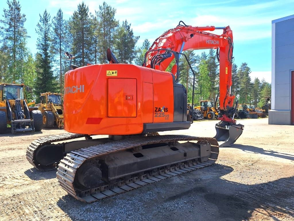 Hitachi ZX225USLC-5 PYÖRITTÄJÄ+PIHDIT YM. - Escavatore cingolato: foto 4 Hitachi ZX225USLC-5 PYÖRITTÄJÄ+PIHDIT YM. - Escavatore cingolato: foto 4