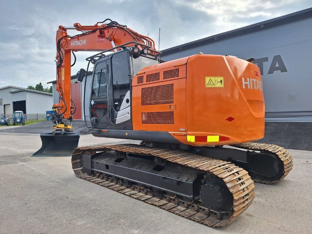 Hitachi ZX225USLC-5 PYÖRITTÄJÄLLÄ - Escavatore cingolato: foto 2 Hitachi ZX225USLC-5 PYÖRITTÄJÄLLÄ - Escavatore cingolato: foto 2