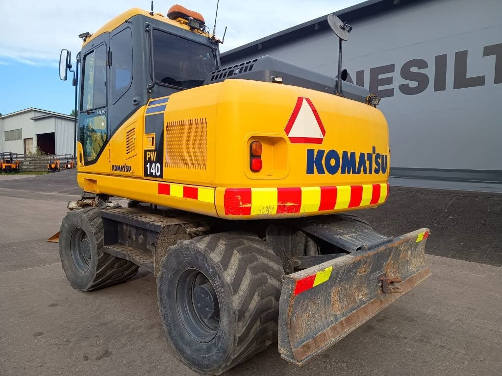 Komatsu MYYTY! SOLD! PW140-7 PYÖRITTÄJÄLLÄ - Escavatore gommato: foto 3 Komatsu MYYTY! SOLD! PW140-7 PYÖRITTÄJÄLLÄ - Escavatore gommato: foto 3