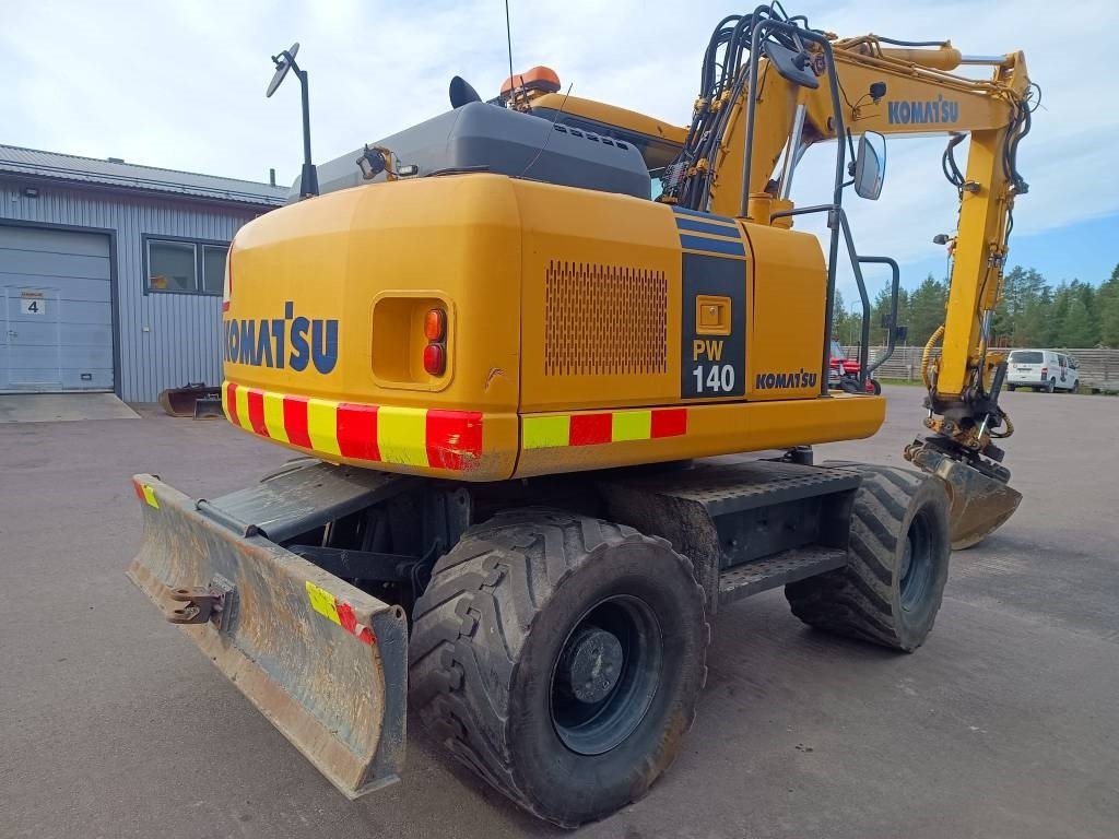 Komatsu MYYTY! SOLD! PW140-7 PYÖRITTÄJÄLLÄ - Escavatore gommato: foto 5 Komatsu MYYTY! SOLD! PW140-7 PYÖRITTÄJÄLLÄ - Escavatore gommato: foto 5