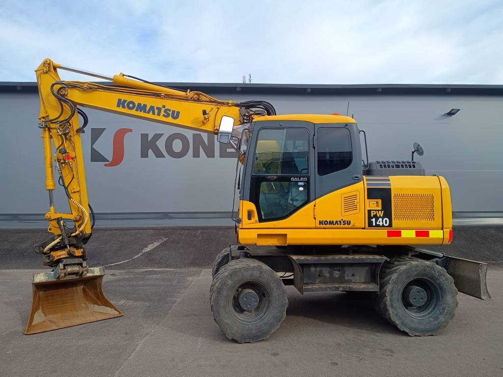 Komatsu MYYTY! SOLD! PW140-7 PYÖRITTÄJÄLLÄ - Escavatore gommato: foto 1 Komatsu MYYTY! SOLD! PW140-7 PYÖRITTÄJÄLLÄ - Escavatore gommato: foto 1