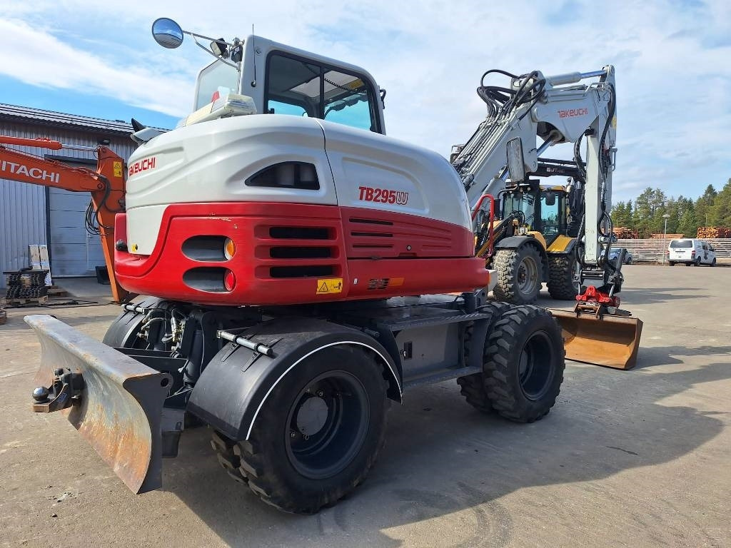 Takeuchi TB295W KÄRRY, PYÖRITTÄJÄ, 5-KAUHAA - Escavatore gommato: foto 4 Takeuchi TB295W KÄRRY, PYÖRITTÄJÄ, 5-KAUHAA - Escavatore gommato: foto 4