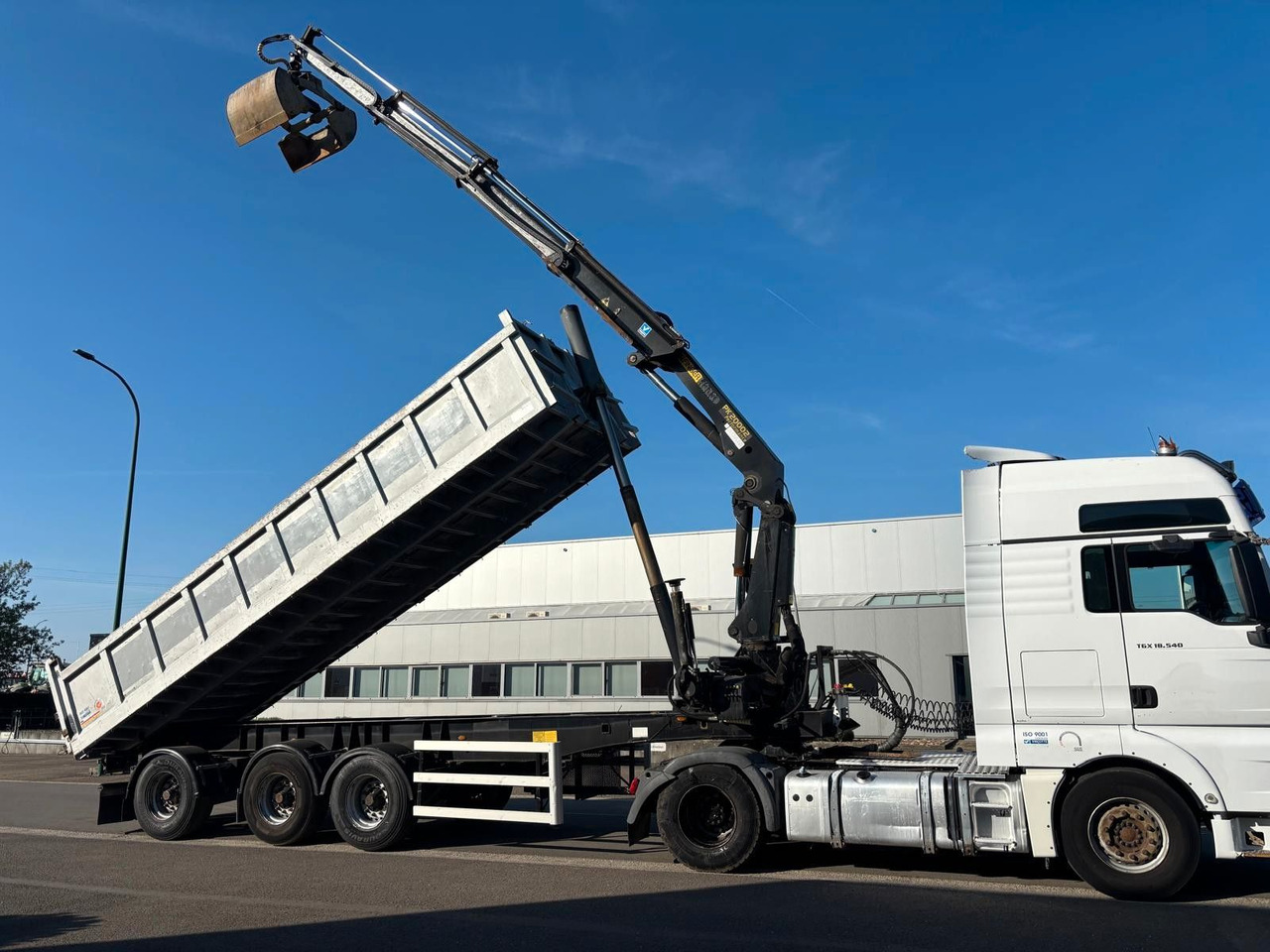 MAN TGX 18.540. Kipper + Kran PK20002. - Camion con gru: foto 3 MAN TGX 18.540. Kipper + Kran PK20002. - Camion con gru: foto 3