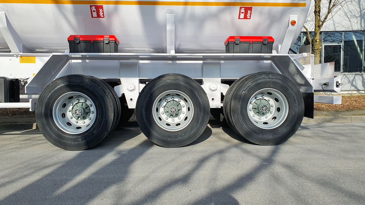Sievering 40000 LITRE ADR FUEL TANK SEMI-TRAILER FOR MERCEDES ACTROS - Semirimorchio cisterna: foto 4 Sievering 40000 LITRE ADR FUEL TANK SEMI-TRAILER FOR MERCEDES ACTROS - Semirimorchio cisterna: foto 4