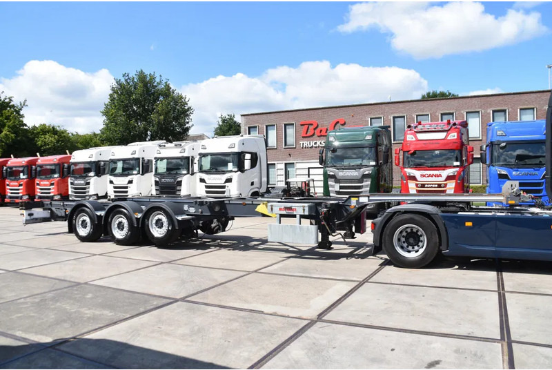 Renders HASTRAILER FCC - ALL CONNECTIONS - LIFT AXLE - 2 x EXTENDABLE - SAF AXLES - DISC BRAKES - EXCELLENT CONDITION - - Semirimorchio portacontainer/ Caisse interchangeable: foto 1 Renders HASTRAILER FCC - ALL CONNECTIONS - LIFT AXLE - 2 x EXTENDABLE - SAF AXLES - DISC BRAKES - EXCELLENT CONDITION - - Semirimorchio portacontainer/ Caisse interchangeable: foto 1