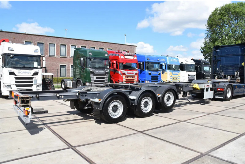Renders HASTRAILER FCC - ALL CONNECTIONS - LIFT AXLE - 2 x EXTENDABLE - SAF AXLES - DISC BRAKES - EXCELLENT CONDITION - - Semirimorchio portacontainer/ Caisse interchangeable: foto 3 Renders HASTRAILER FCC - ALL CONNECTIONS - LIFT AXLE - 2 x EXTENDABLE - SAF AXLES - DISC BRAKES - EXCELLENT CONDITION - - Semirimorchio portacontainer/ Caisse interchangeable: foto 3