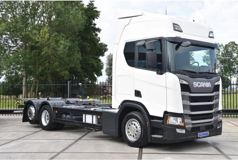 Scania R450 NGS 6x2*4NB - BDF - RETARDER - 703 TKM - FULL AIR - WHEELBASE: 495 CM - NAVI - TOP CONDITION - - Autocarro portacontainer/ Caisse interchangeable: foto 1 Scania R450 NGS 6x2*4NB - BDF - RETARDER - 703 TKM - FULL AIR - WHEELBASE: 495 CM - NAVI - TOP CONDITION - - Autocarro portacontainer/ Caisse interchangeable: foto 1
