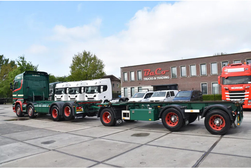 Scania R520 HL V8 8x2 + HANGER - EURO 6 - MANUAL - RETARDER - WHEELBASE: 510 cm - 10 TONS FRONT AXLE - XENON - EXCELLENT CONDITION - - Autocarro portacontainer/ Caisse interchangeable: foto 2 Scania R520 HL V8 8x2 + HANGER - EURO 6 - MANUAL - RETARDER - WHEELBASE: 510 cm - 10 TONS FRONT AXLE - XENON - EXCELLENT CONDITION - - Autocarro portacontainer/ Caisse interchangeable: foto 2