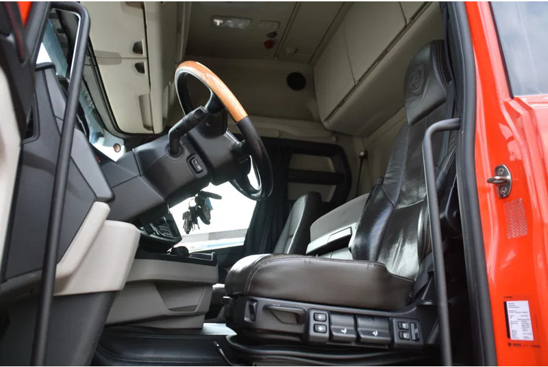 Scania R450 NGS 6x2/4NB - RETARDER - FULL AIR - 748 TKM - LEATHER SEATS - NAVI - 2 x FUEL TANKS - LED LIGHTS - - Trattore stradale: foto 4 Scania R450 NGS 6x2/4NB - RETARDER - FULL AIR - 748 TKM - LEATHER SEATS - NAVI - 2 x FUEL TANKS - LED LIGHTS - - Trattore stradale: foto 4