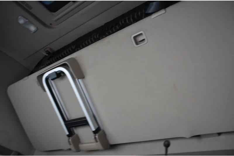 Scania R490 TL 6x2/4 - RETARDER - ACC - DIFF. LOCK - 2 x FUEL TANKS - 2 BEDS - EXCELLENT CONDITION - - Trattore stradale: foto 5 Scania R490 TL 6x2/4 - RETARDER - ACC - DIFF. LOCK - 2 x FUEL TANKS - 2 BEDS - EXCELLENT CONDITION - - Trattore stradale: foto 5