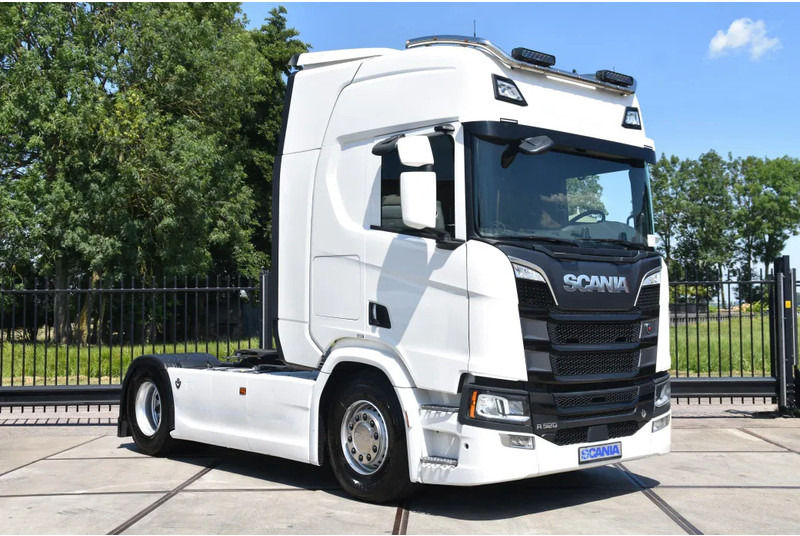 Scania R520 V8 NGS 4x2 - RETARDER - 504 TKM - PARK. AIRCO - ACC - NAVI - 2 x FUEL TANKS - LED LIGHTS - - Trattore stradale: foto 1 Scania R520 V8 NGS 4x2 - RETARDER - 504 TKM - PARK. AIRCO - ACC - NAVI - 2 x FUEL TANKS - LED LIGHTS - - Trattore stradale: foto 1