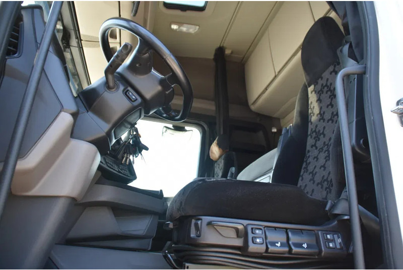 Scania R520 V8 NGS 4x2 - RETARDER - 504 TKM - PARK. AIRCO - ACC - NAVI - 2 x FUEL TANKS - LED LIGHTS - - Trattore stradale: foto 4 Scania R520 V8 NGS 4x2 - RETARDER - 504 TKM - PARK. AIRCO - ACC - NAVI - 2 x FUEL TANKS - LED LIGHTS - - Trattore stradale: foto 4