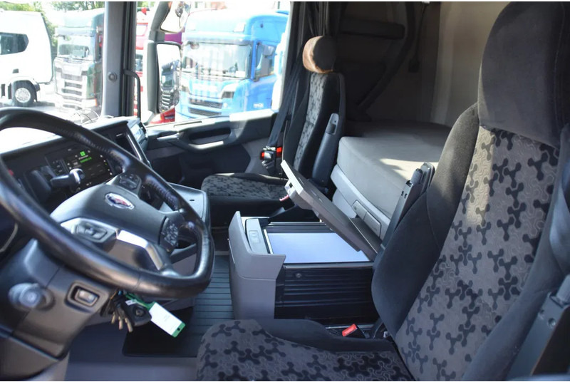 Scania R520 V8 NGS 4x2 - RETARDER - 504 TKM - PARK. AIRCO - ACC - NAVI - 2 x FUEL TANKS - LED LIGHTS - - Trattore stradale: foto 5 Scania R520 V8 NGS 4x2 - RETARDER - 504 TKM - PARK. AIRCO - ACC - NAVI - 2 x FUEL TANKS - LED LIGHTS - - Trattore stradale: foto 5