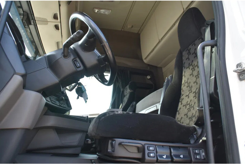 Scania R520 V8 NGS 4x2 - RETARDER - 523 TKM - PARK. AIRCO - ACC - NAVI - 2 x FUEL TANKS - LED LIGHTS - - Trattore stradale: foto 4 Scania R520 V8 NGS 4x2 - RETARDER - 523 TKM - PARK. AIRCO - ACC - NAVI - 2 x FUEL TANKS - LED LIGHTS - - Trattore stradale: foto 4