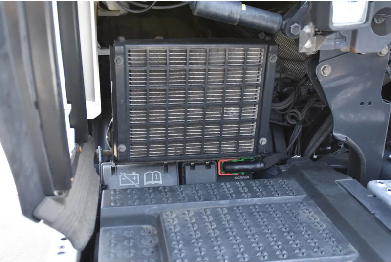 Trattore stradale Scania R520 V8 NGS 4x2 - RETARDER - 523 TKM - PARK. AIRCO - ACC - NAVI - 2 x FUEL TANKS - LED LIGHTS -: foto 8