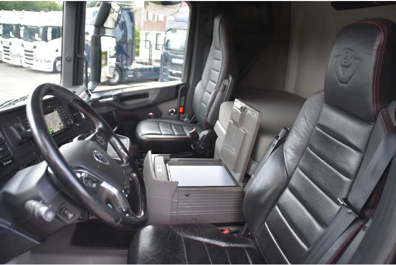 Scania R520 V8 NGS 6x2/4 - 701 TKM - NAVI - LEATHER SEATS - ALCOA'S - LED LIGHTS - TOP CONDITION - - Trattore stradale: foto 5 Scania R520 V8 NGS 6x2/4 - 701 TKM - NAVI - LEATHER SEATS - ALCOA'S - LED LIGHTS - TOP CONDITION - - Trattore stradale: foto 5