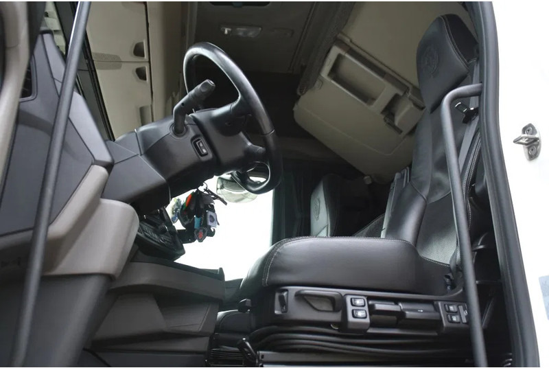 Scania S460 NGS 4x2NB - ONLY 71 TKM - FULL AIR - PARK. AIRCO - LEATHER SEATS - 2 x FUEL TANKS - LED LIGHTS - EXCELLENT CONDITION - - Trattore stradale: foto 4 Scania S460 NGS 4x2NB - ONLY 71 TKM - FULL AIR - PARK. AIRCO - LEATHER SEATS - 2 x FUEL TANKS - LED LIGHTS - EXCELLENT CONDITION - - Trattore stradale: foto 4