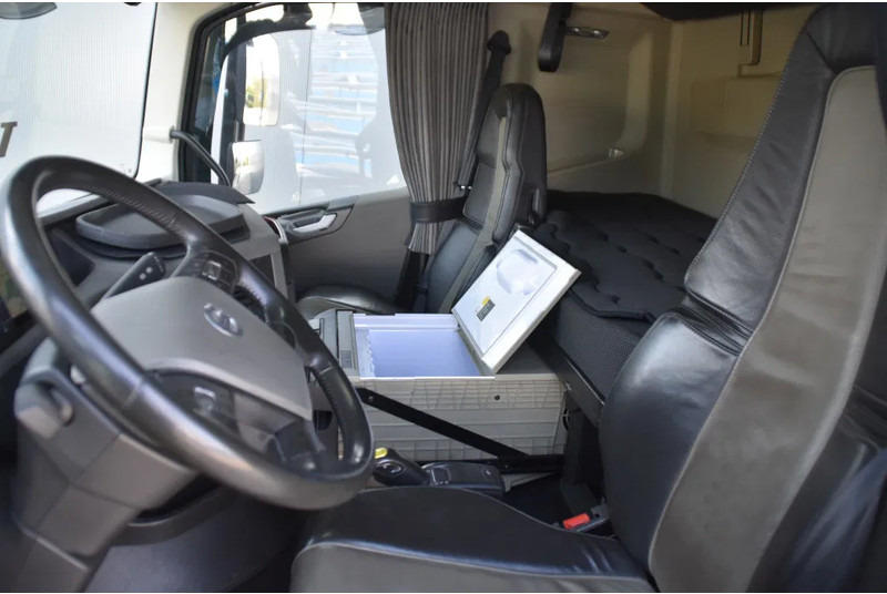 Volvo FH 16.750 Globetrotter XL 6x2 - RETARDER - FULL AIR - PARK. AIRCO - DYNAMIC STEERING - SLIDING FIFTH WHEEL - ALCOA'S - TOP CONDI - Trattore stradale: foto 5 Volvo FH 16.750 Globetrotter XL 6x2 - RETARDER - FULL AIR - PARK. AIRCO - DYNAMIC STEERING - SLIDING FIFTH WHEEL - ALCOA'S - TOP CONDI - Trattore stradale: foto 5