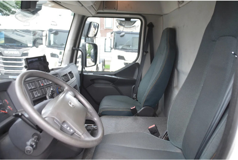 Volvo FL 280 4x2 + BOX - 294 TKM - AIRCO - DOUBLE CARGOFLOOR - ELEVATOR - REMOTE CONTROL - CAMERA - - Autocarro furgonato: foto 5 Volvo FL 280 4x2 + BOX - 294 TKM - AIRCO - DOUBLE CARGOFLOOR - ELEVATOR - REMOTE CONTROL - CAMERA - - Autocarro furgonato: foto 5