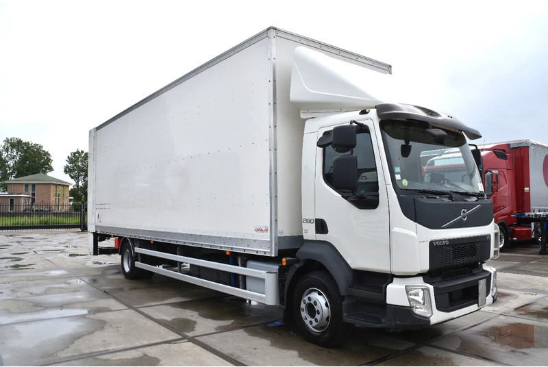 Volvo FL 280 4x2 + BOX - 294 TKM - AIRCO - DOUBLE CARGOFLOOR - ELEVATOR - REMOTE CONTROL - CAMERA - - Autocarro furgonato: foto 4 Volvo FL 280 4x2 + BOX - 294 TKM - AIRCO - DOUBLE CARGOFLOOR - ELEVATOR - REMOTE CONTROL - CAMERA - - Autocarro furgonato: foto 4