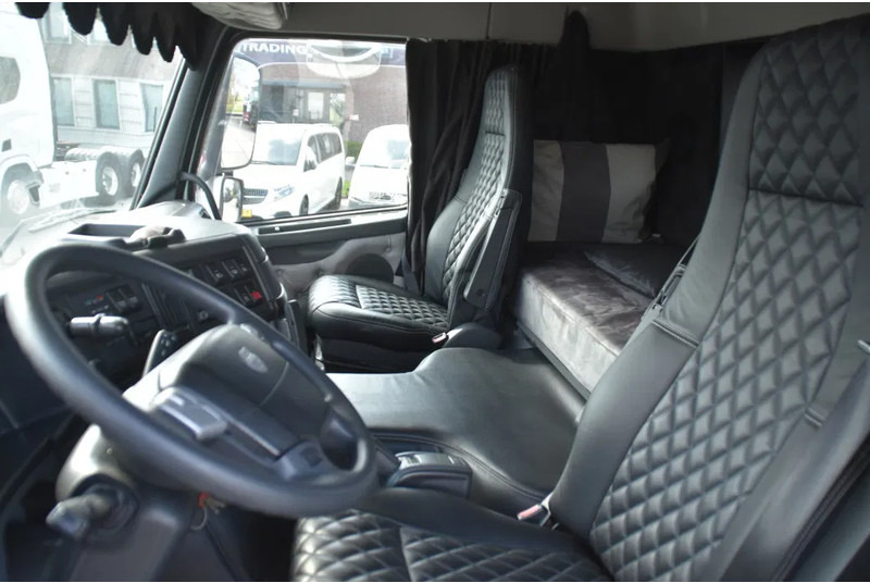 Volvo FM 380 4x2 - EURO 3 - 755 TKM - SPECIAL INTERIOR - LIVING - TV - DOUCHE - TOILET - ELEVATOR - GOOD CONDITION - - Autocarro furgonato: foto 4 Volvo FM 380 4x2 - EURO 3 - 755 TKM - SPECIAL INTERIOR - LIVING - TV - DOUCHE - TOILET - ELEVATOR - GOOD CONDITION - - Autocarro furgonato: foto 4