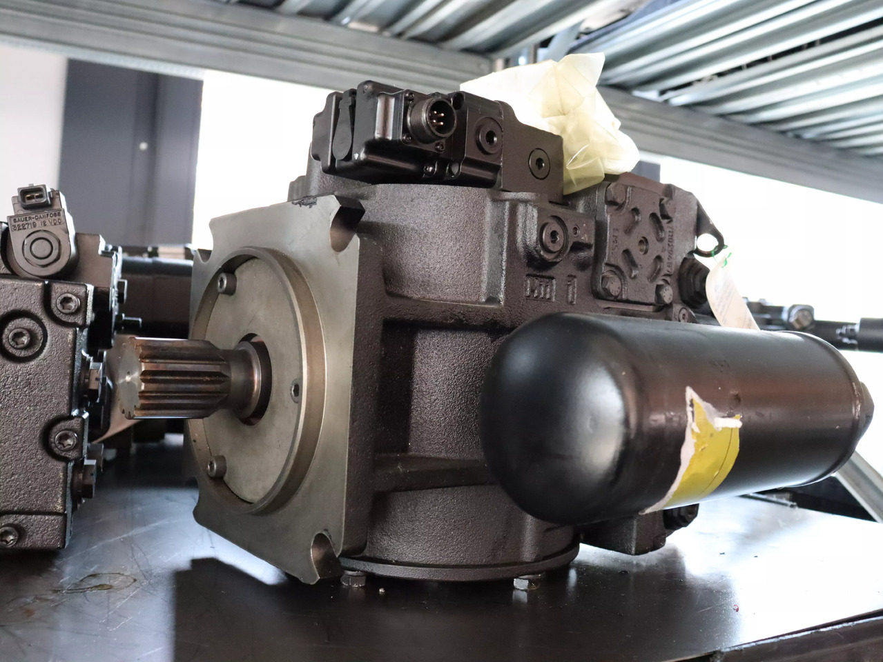 DANFOSS / SAUER 90L130KPVBJ8ELRF4F03GBA424236 - Pompa idraulica per Macchina da cantiere: foto 1 DANFOSS / SAUER 90L130KPVBJ8ELRF4F03GBA424236 - Pompa idraulica per Macchina da cantiere: foto 1