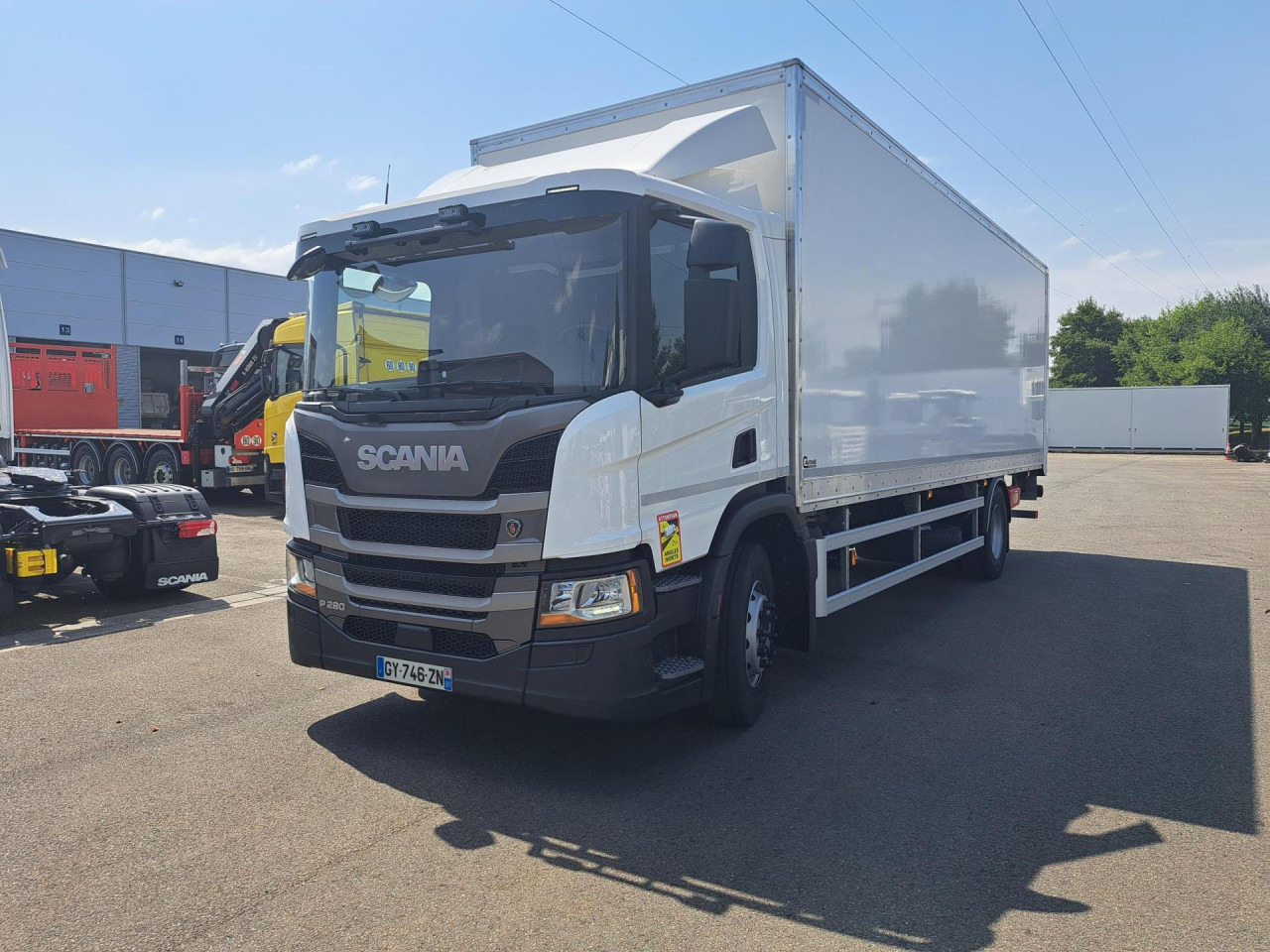 SCANIA SCANIA P280 4x2 Fourgon /Hayon 9L - Autocarro telaio: foto 1 SCANIA SCANIA P280 4x2 Fourgon /Hayon 9L - Autocarro telaio: foto 1