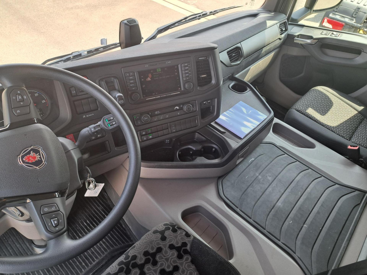 SCANIA SCANIA P280 4x2 Fourgon /Hayon 9L - Autocarro telaio: foto 4 SCANIA SCANIA P280 4x2 Fourgon /Hayon 9L - Autocarro telaio: foto 4
