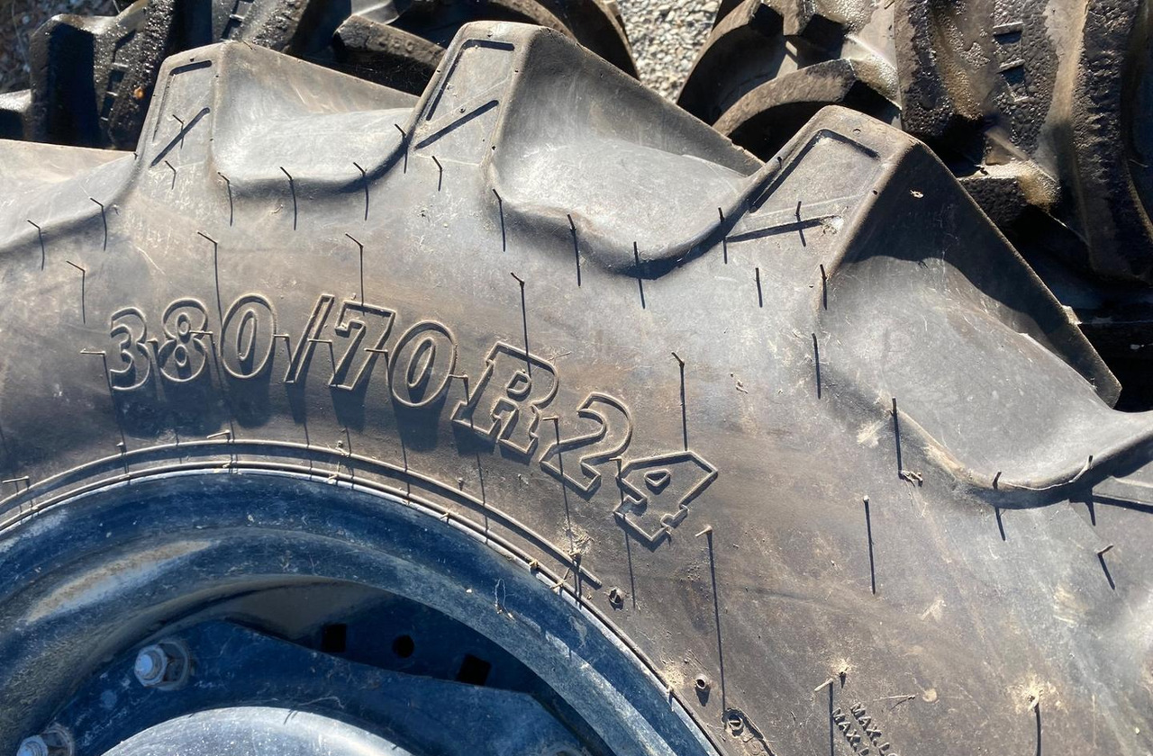 Pneumatico trattore - Ruota completa per Trattore: foto 2 Pneumatico trattore - Ruota completa per Trattore: foto 2