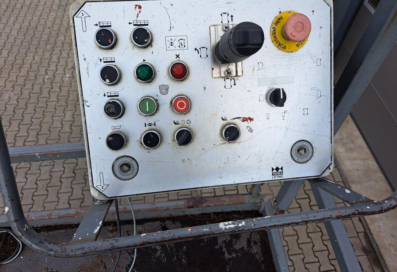 Piattaforma a pantografo Holland Lift A151DV: foto 11