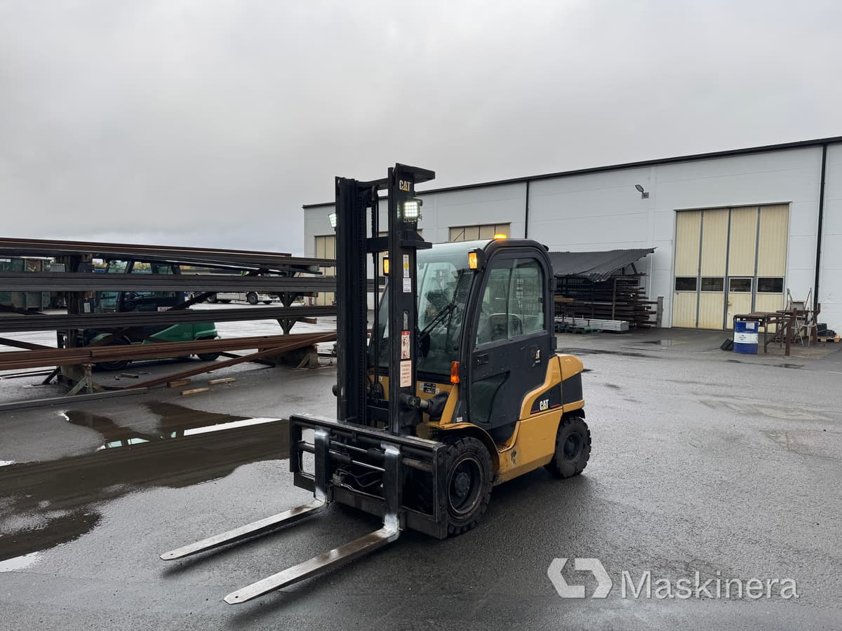 Dieseltruck CAT DP30N - Carrello elevatore diesel: foto 1 Dieseltruck CAT DP30N - Carrello elevatore diesel: foto 1