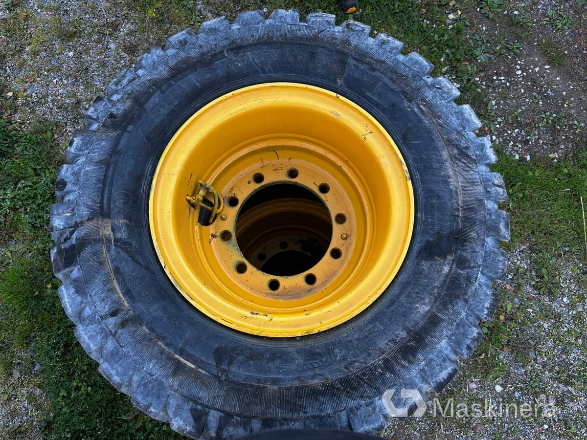 Nokian Grävmaskinsdäck dubbelhjul med fälg - Ruota completa per Macchina da cantiere: foto 4 Nokian Grävmaskinsdäck dubbelhjul med fälg - Ruota completa per Macchina da cantiere: foto 4