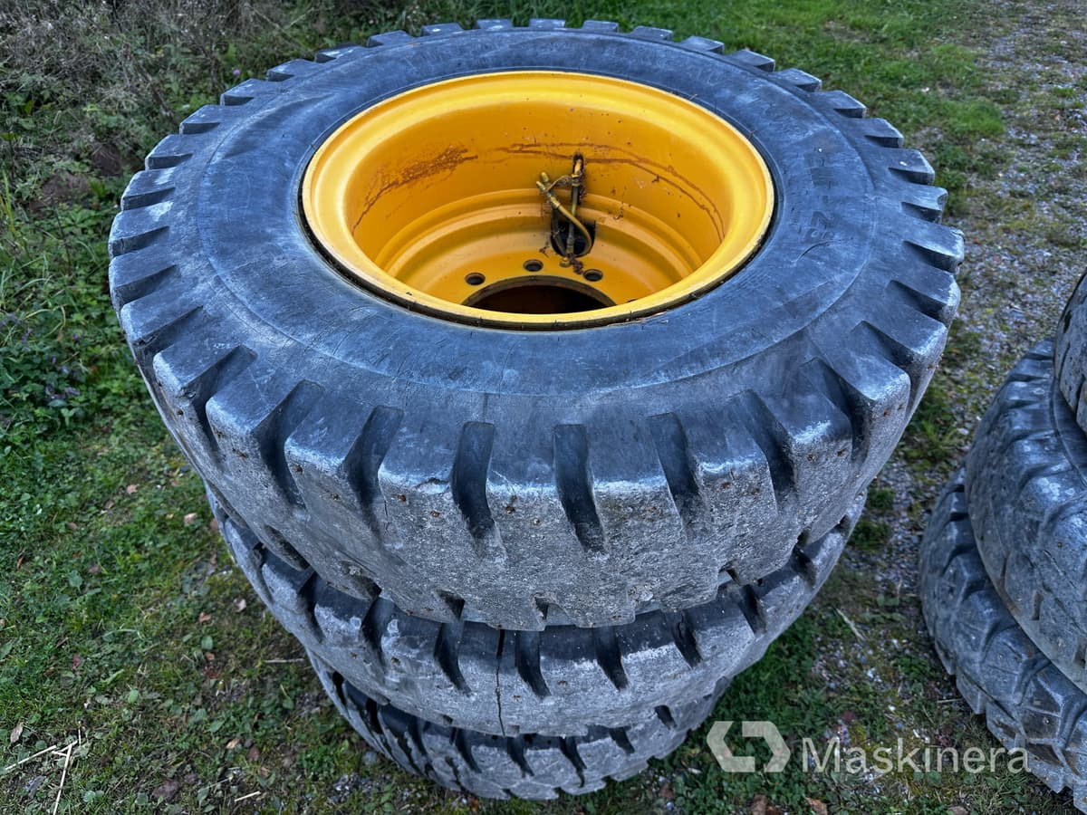 Nokian Grävmaskinsdäck dubbelhjul med fälg - Ruota completa per Macchina da cantiere: foto 2 Nokian Grävmaskinsdäck dubbelhjul med fälg - Ruota completa per Macchina da cantiere: foto 2