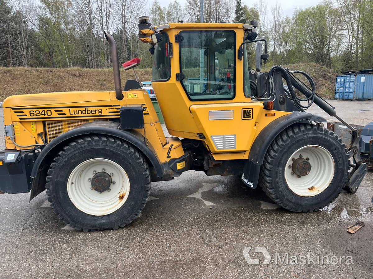 Redskapsbärare Lundberg 6240 med redskap och kombispridare - Pala gommata: foto 5 Redskapsbärare Lundberg 6240 med redskap och kombispridare - Pala gommata: foto 5